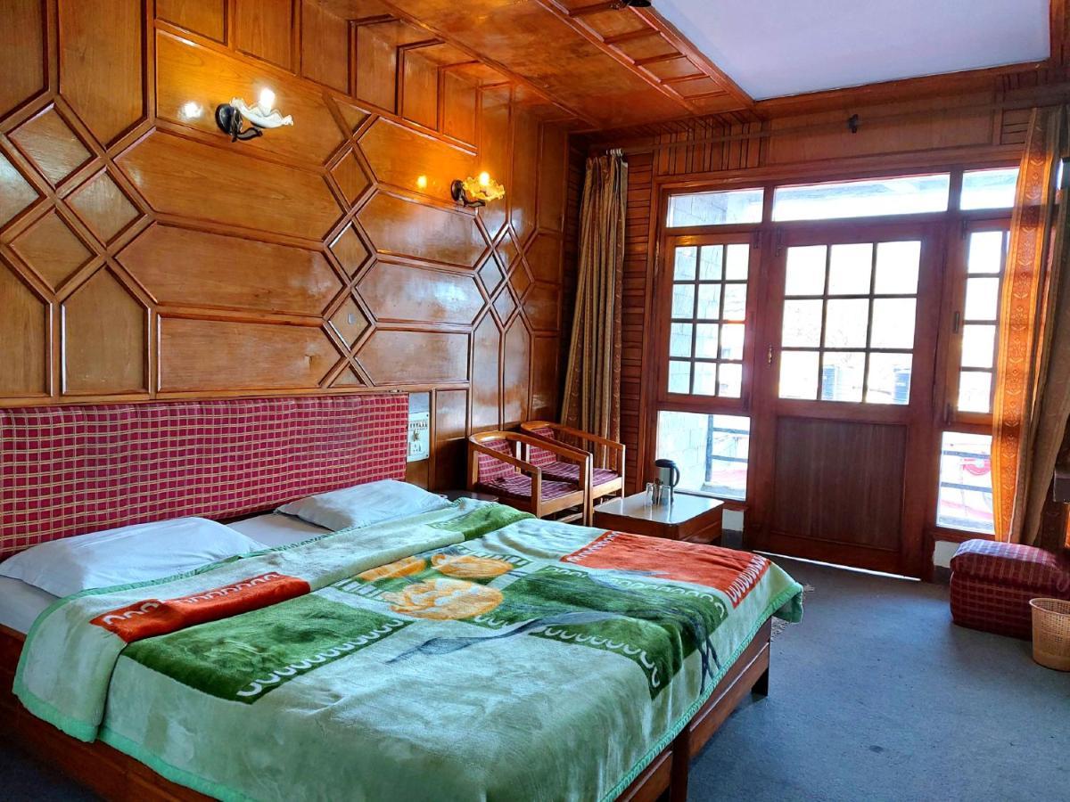 Goroomgo Radha Continental Nainital Kültér fotó