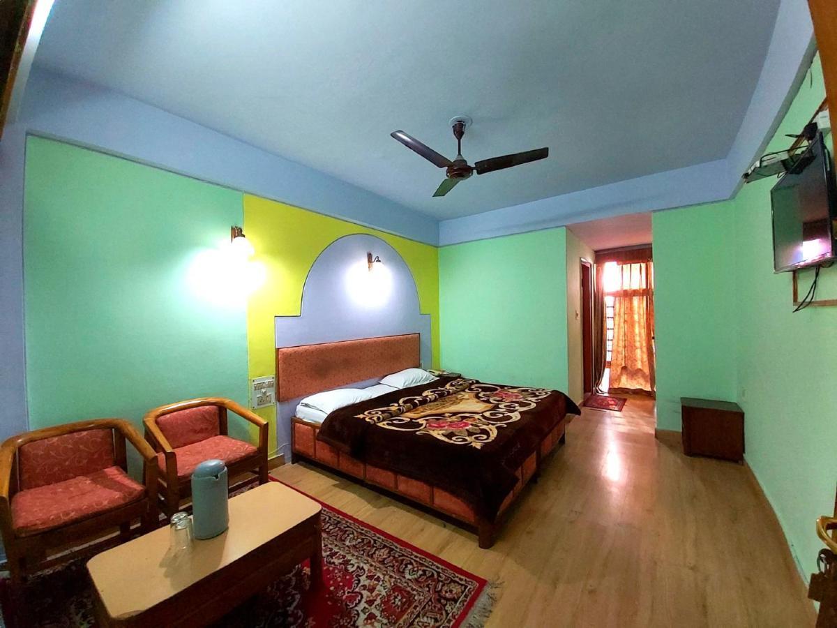 Goroomgo Radha Continental Nainital Kültér fotó